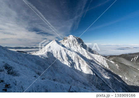 雪山の八ヶ岳、阿弥陀岳 138909166