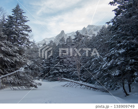 雪山の八ヶ岳、赤岳 138909749