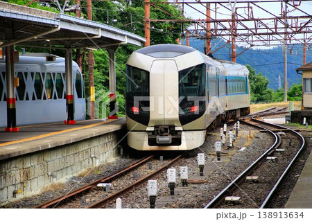 東武日光駅を後にして浅草へ…【特急リバティけごん】500系 東武日光駅を後にして浅草へ…【特急リバティけごん】500系 138913634