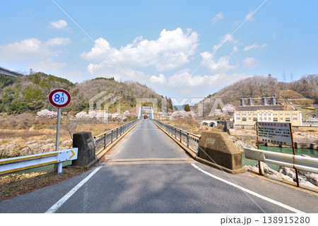 《岐阜県》恵那市　木曽川に架かる東雲橋 138915280