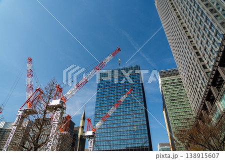 建設中のビルなどを望む 建設中のビルなどを望む 138915607
