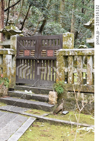吉田郡山城の雪残る山城と毛利元就ゆかりの史跡風景 吉田郡山城の雪残る山城と毛利元就ゆかりの史跡風景 138916182