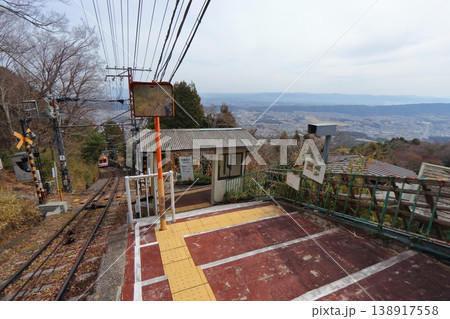 生駒ケーブル秘境駅 梅屋敷駅と奈良盆地の街並み（奈良県生駒市） 138917558
