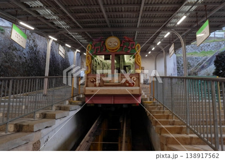 生駒ケーブル 宝山寺駅の生駒山上駅方面（奈良県生駒市） 138917562