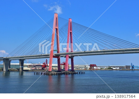 名港トリトンの名港西大橋 飛島ふ頭方面の景色(愛知県名古屋市) 名港トリトンの名港西大橋 飛島ふ頭方面の景色(愛知県名古屋市) 138917564