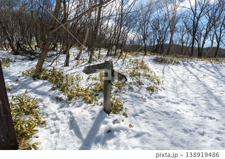 雪山の赤城山の登山ルートとその周辺 138919486