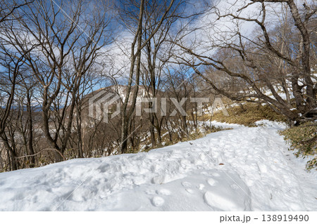 雪山の赤城山の登山ルートとその周辺 138919490