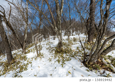 雪山の赤城山の登山ルートとその周辺 雪山の赤城山の登山ルートとその周辺 138919492