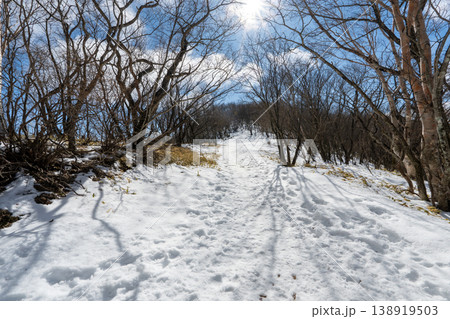 雪山の赤城山の登山ルートとその周辺 雪山の赤城山の登山ルートとその周辺 138919503