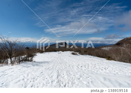 雪山の赤城山の登山ルートとその周辺 138919518