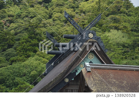 出雲大社・本殿の大屋根(ちゃん塗り)(島根県出雲市大社町) 出雲大社・本殿の大屋根(ちゃん塗り)(島根県出雲市大社町) 138920328