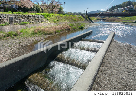 東京都八王子市都立陵南公園内、南浅川の階段式魚道 138920812