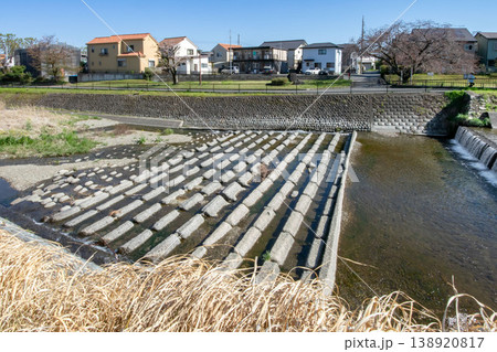 東京都八王子市都立陵南公園内、南浅川の階段式魚道 東京都八王子市都立陵南公園内、南浅川の階段式魚道 138920817