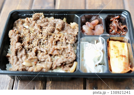 テイクアウトの和牛焼肉弁当 テイクアウトの和牛焼肉弁当 138921241