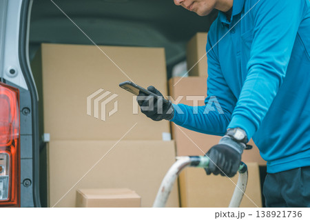 中年軽貨物ドライバー 中年軽貨物ドライバー 138921736