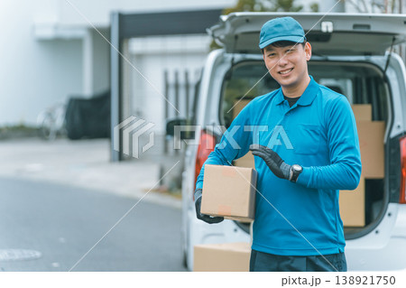 中年軽貨物ドライバー 中年軽貨物ドライバー 138921750