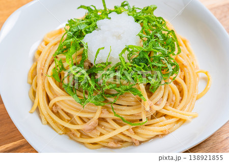 ツナの和風パスタ 大葉と大根おろしのさっぱりスパゲッティ ツナの和風パスタ 大葉と大根おろしのさっぱりスパゲッティ 138921855