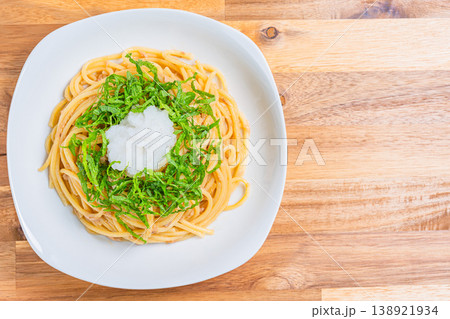 ツナの和風パスタ 大葉と大根おろしのさっぱりスパゲッティ ツナの和風パスタ 大葉と大根おろしのさっぱりスパゲッティ 138921934