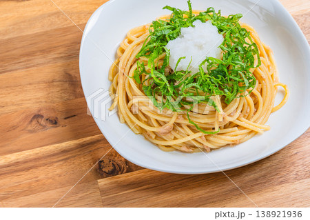 ツナの和風パスタ 大葉と大根おろしのさっぱりスパゲッティ ツナの和風パスタ 大葉と大根おろしのさっぱりスパゲッティ 138921936