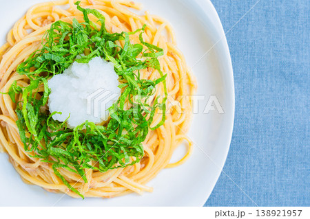 ツナの和風パスタ 大葉と大根おろしのさっぱりスパゲッティ ツナの和風パスタ 大葉と大根おろしのさっぱりスパゲッティ 138921957