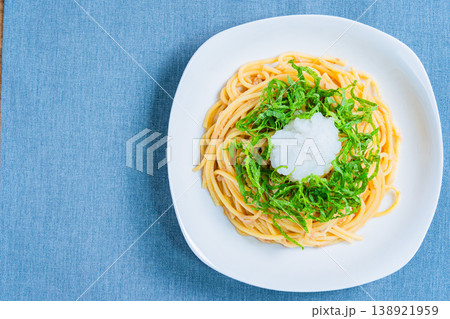 ツナの和風パスタ 大葉と大根おろしのさっぱりスパゲッティ ツナの和風パスタ 大葉と大根おろしのさっぱりスパゲッティ 138921959