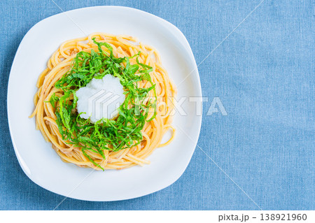 ツナの和風パスタ 大葉と大根おろしのさっぱりスパゲッティ ツナの和風パスタ 大葉と大根おろしのさっぱりスパゲッティ 138921960