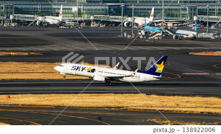 スカイマーク旅客機の離陸風景 羽田空港 スカイマーク旅客機の離陸風景 羽田空港 138922006