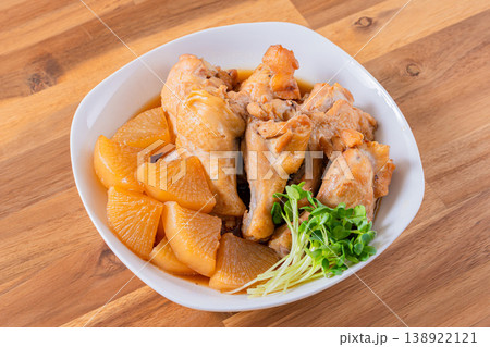 手羽元と大根の煮物 和食の家庭料理 鶏肉の煮込み 138922121