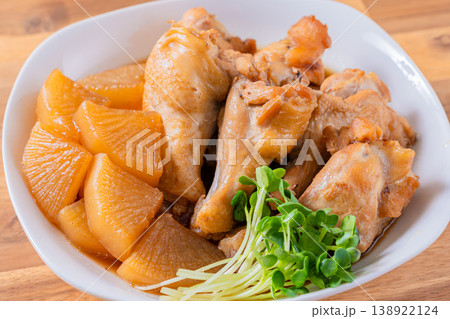 手羽元と大根の煮物 和食の家庭料理 鶏肉の煮込み 手羽元と大根の煮物 和食の家庭料理 鶏肉の煮込み 138922124