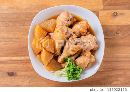 手羽元と大根の煮物 和食の家庭料理 鶏肉の煮込み 138922126