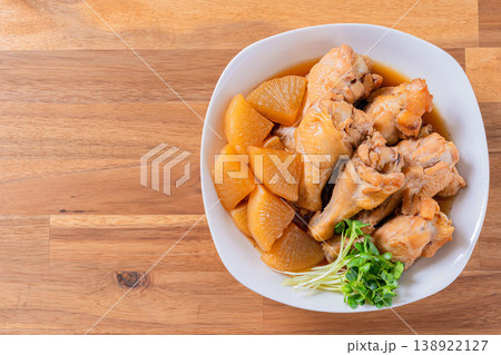 手羽元と大根の煮物 和食の家庭料理 鶏肉の煮込み 手羽元と大根の煮物 和食の家庭料理 鶏肉の煮込み 138922127