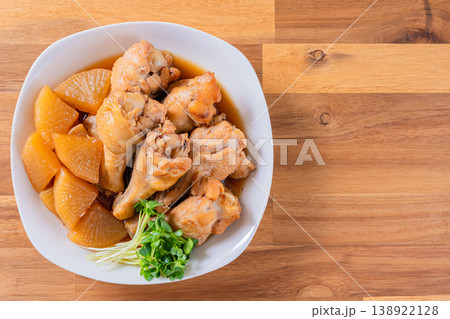 手羽元と大根の煮物 和食の家庭料理 鶏肉の煮込み 138922128