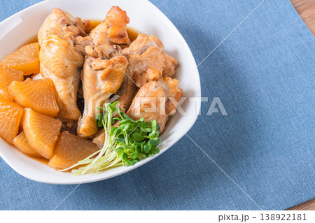 手羽元と大根の煮物 和食の家庭料理 鶏肉の煮込み 138922181