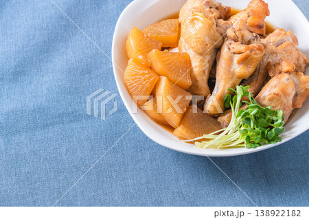 手羽元と大根の煮物 和食の家庭料理 鶏肉の煮込み 手羽元と大根の煮物 和食の家庭料理 鶏肉の煮込み 138922182