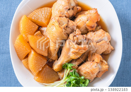 手羽元と大根の煮物 和食の家庭料理 鶏肉の煮込み 手羽元と大根の煮物 和食の家庭料理 鶏肉の煮込み 138922183