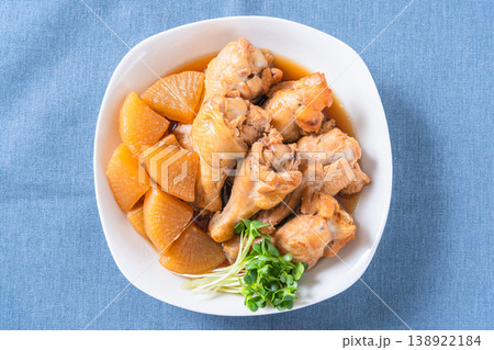 手羽元と大根の煮物 和食の家庭料理 鶏肉の煮込み 手羽元と大根の煮物 和食の家庭料理 鶏肉の煮込み 138922184