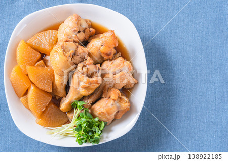 手羽元と大根の煮物 和食の家庭料理 鶏肉の煮込み 138922185