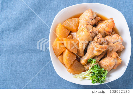手羽元と大根の煮物 和食の家庭料理 鶏肉の煮込み 手羽元と大根の煮物 和食の家庭料理 鶏肉の煮込み 138922186