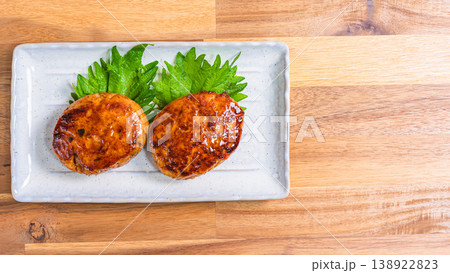 鶏つくねハンバーグ 甘辛だれの和風鶏つくね 鶏つくねハンバーグ 甘辛だれの和風鶏つくね 138922823