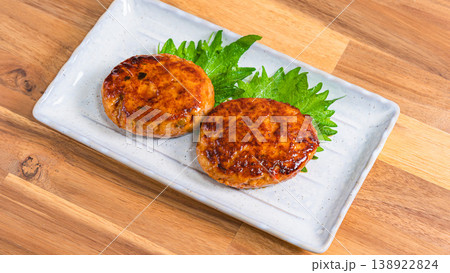 鶏つくねハンバーグ 甘辛だれの和風鶏つくね 鶏つくねハンバーグ 甘辛だれの和風鶏つくね 138922824