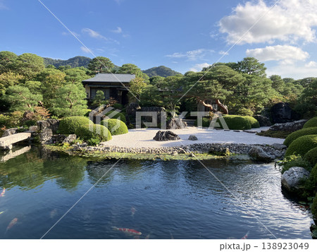 池のある庭園 池のある庭園 138923049