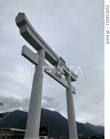 白い鳥居 138923052