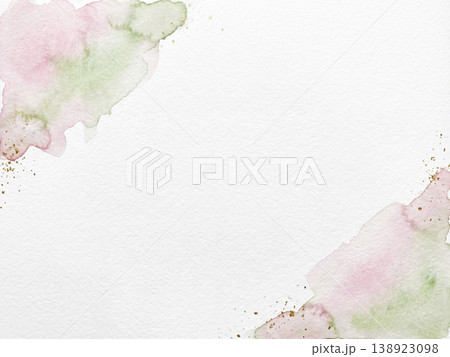 淡いピンクと緑の水彩絵の具が滲む和紙のフレーム背景 淡いピンクと緑の水彩絵の具が滲む和紙のフレーム背景 138923098