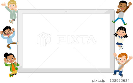 タブレットPCの周りでジャンプする様々な国籍と人種の子ども 138923624