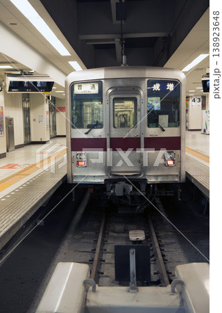 東武東上線池袋駅に停車している電車 東武東上線池袋駅に停車している電車 138923648