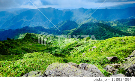 夏の岩菅山登山(岩菅山頂からの眺め) 夏の岩菅山登山(岩菅山頂からの眺め) 138924094