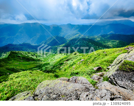 夏の岩菅山登山（岩菅山頂からの眺め） 138924095