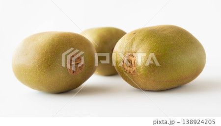 平べったい赤いキウイフルーツ　扁平キウイ　レッドキウイフルーツ　レッドキウイ　果物 138924205