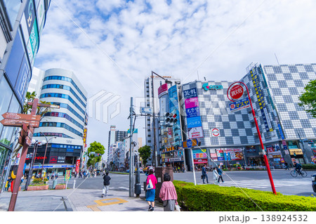 東京の都市風景　立川駅北口　北口大通り　曙橋交差点 138924532