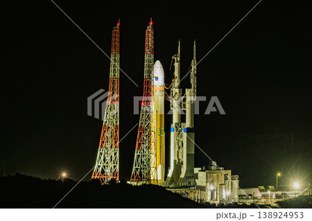 大崎ロケットの丘展望所から望む発射前夜のロケット 138924953